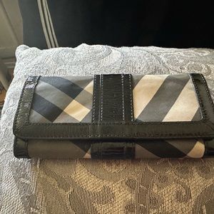 Burberry nova wallet